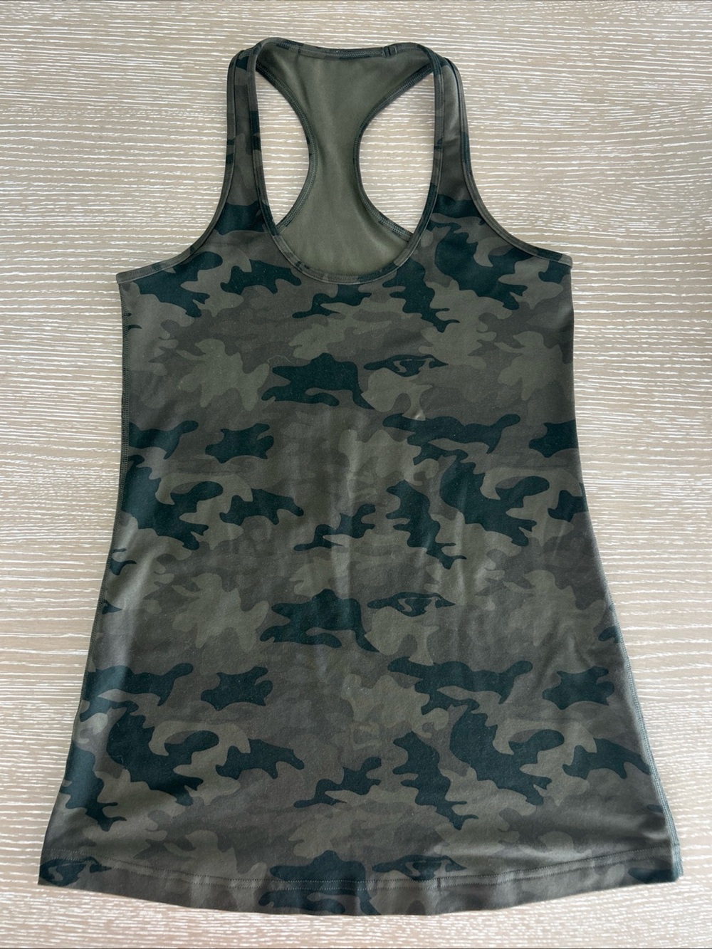 Lululemon Cool Racerback Tank Top Womens 8 Black Green Camo Athletic Workout